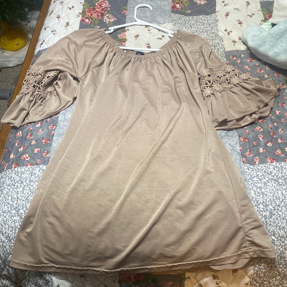 Dress brand is win win ruffle sleeves